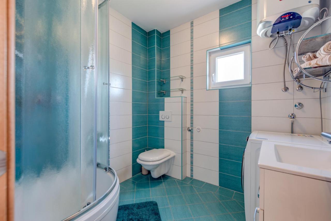 Summer Orchid - Spacious Duplex By The Beach & Ps5 Stobreč Exterior foto